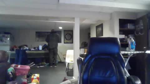 Snapshot of crm400 chatting on April 2026 02:07:01 AM billybasement online show from April 2026 02:07:01 AM