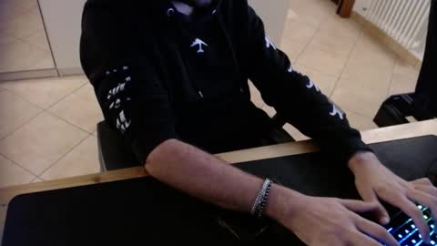 crocken_bisc online show from December 2025 04:25:01 PM