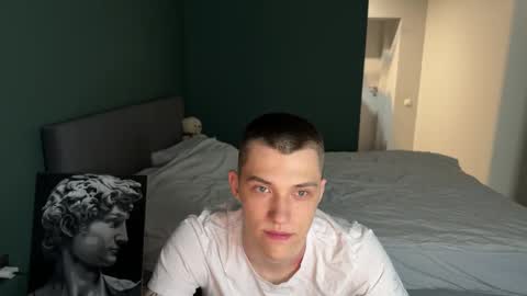 cronck52 online show from December 2025 09:45:01 PM