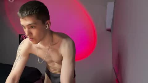 cronck52 online show from April 2026 07:58:01 PM