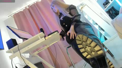 Cruel Siren online show from October 2025 06:34:02 AM