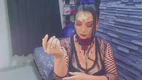 cruela_deviil online show from October 2025 11:07:01 PM