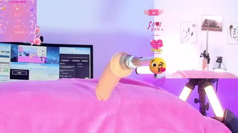 Snapshot of cruella_92 chatting on January 2025 09:41:01 PM Mia online show from January 2025 09:41:01 PM