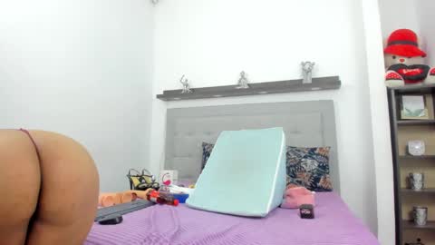 Snapshot of crystal_butterfly1 chatting on January 2025 02:32:02 PM crystal_butterfly1 online show from January 2025 02:32:02 PM