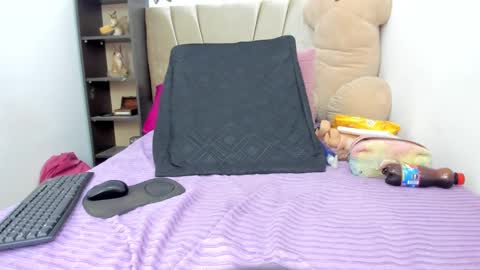 Snapshot of crystal_butterfly1 chatting on February 2025 02:32:01 PM crystal_butterfly1 online show from February 2025 02:32:01 PM