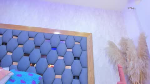 crystal_sm online show from December 2025 03:23:01 AM