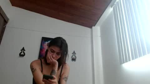 Snapshot of crystal_starx chatting on June 2026 01:01:02 PM Crystal Blaze online show from June 2026 01:01:02 PM