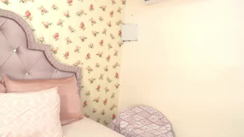 Snapshot of crystal_watson0 chatting on April 2026 02:06:02 PM Milf Latina online show from April 2026 02:06:02 PM