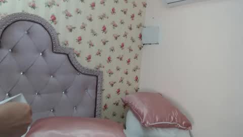 Snapshot of crystal_watson0 chatting on April 2026 12:54:02 PM Milf Latina online show from April 2026 12:54:02 PM