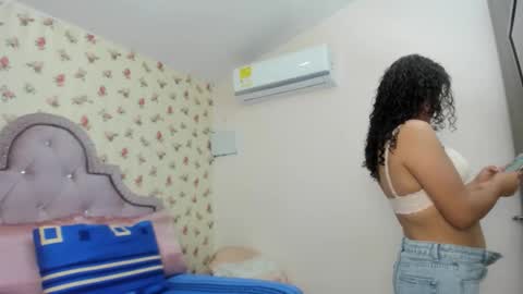 Snapshot of crystal_watson0 chatting on May 2026 02:05:01 PM Milf Latina online show from May 2026 02:05:01 PM