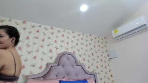 Snapshot of crystal_watson0 chatting on May 2026 01:29:02 PM Milf Latina online show from May 2026 01:29:02 PM
