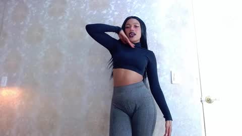 Crystal online show from September 2025 05:47:02 PM