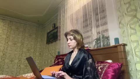 Snapshot of crystalfever_ chatting on May 2026 07:22:02 PM Mary online show from May 2026 07:22:02 PM
