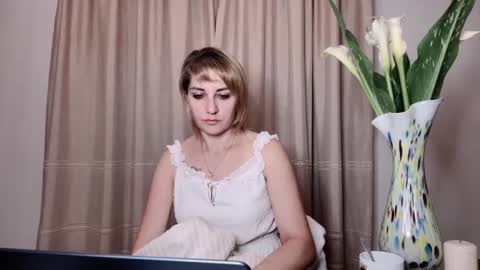 Snapshot of crystalfever_ chatting on July 2026 08:22:01 PM Mary online show from July 2026 08:22:01 PM