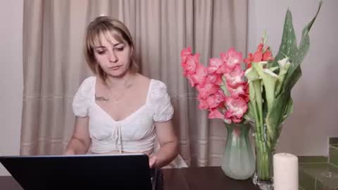 Snapshot of crystalfever_ chatting on July 2026 08:41:02 PM Mary online show from July 2026 08:41:02 PM