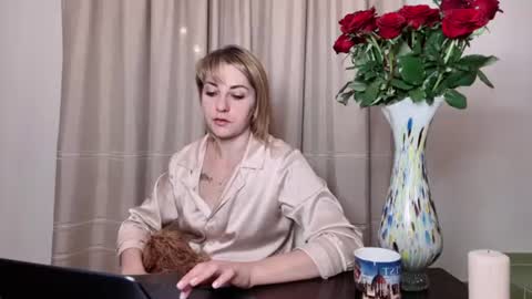 Snapshot of crystalfever_ chatting on August 2026 08:33:01 PM Mary online show from August 2026 08:33:01 PM