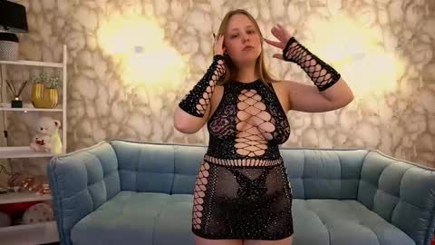 crystallpaws_ online show from March 2026 07:25:01 AM