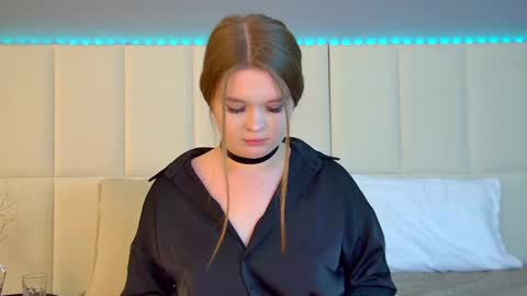 Crystal online show from March 2025 03:27:01 PM