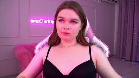 Crystal online show from March 2025 04:11:01 PM