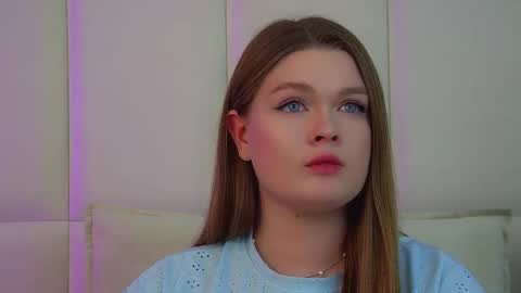 Snapshot of crystallyons chatting on March 2026 06:19:01 AM Crystal online show from March 2026 06:19:01 AM