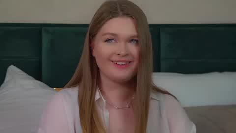 Snapshot of crystallyons chatting on April 2026 12:40:02 PM Crystal online show from April 2026 12:40:02 PM