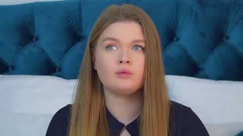 Snapshot of crystallyons chatting on April 2026 01:41:02 PM Crystal online show from April 2026 01:41:02 PM