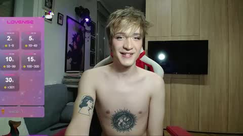 Snapshot of crystalvalentina chatting on September 2025 11:48:02 PM Crystal online show from September 2025 11:48:02 PM