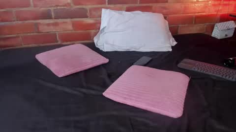 Soy Crystal online show from March 2025 04:09:02 PM