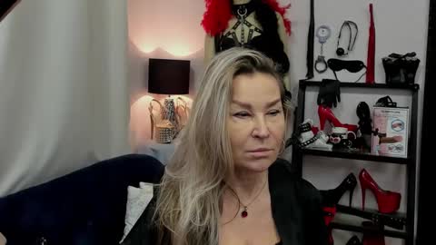 Snapshot of crystalxohotty chatting on January 2025 07:38:02 AM CrystalHotty online show from January 2025 07:38:02 AM