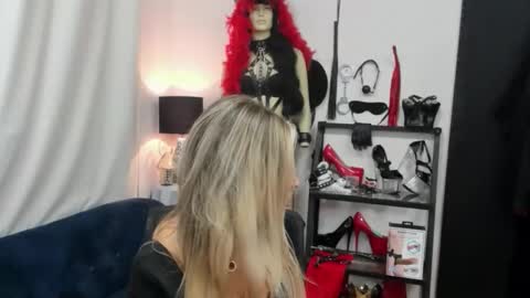 Snapshot of crystalxohotty chatting on September 2025 04:24:01 AM CrystalHotty online show from September 2025 04:24:01 AM