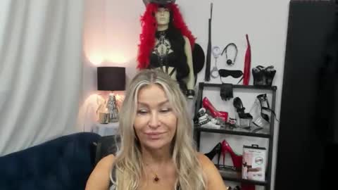 Snapshot of crystalxohotty chatting on September 2025 05:31:02 AM CrystalHotty online show from September 2025 05:31:02 AM