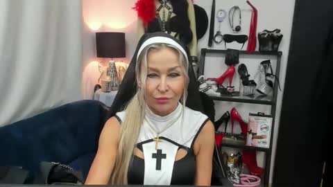 Snapshot of crystalxohotty chatting on October 2025 05:52:01 AM CrystalHotty online show from October 2025 05:52:01 AM