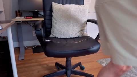 Snapshot of cthotguy5000 chatting on December 2024 01:21:02 PM cthotguy5000 online show from December 2024 01:21:02 PM