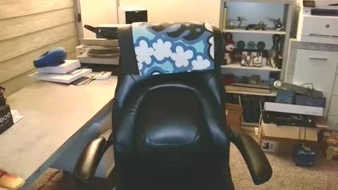 Snapshot of cucuforcocopuffs chatting on April 2026 06:18:01 AM Yup... kinda old but Stop in and say hello online show from April 2026 06:18:01 AM