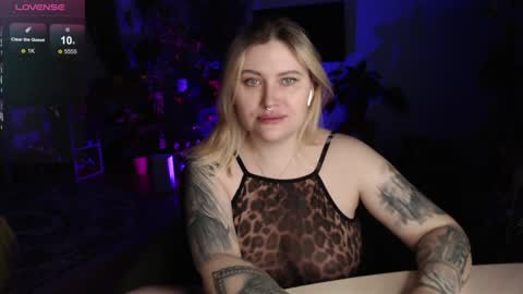 Snapshot of cuddlieschris chatting on December 2024 01:37:02 AM Chris online show from December 2024 01:37:02 AM