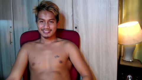 Snapshot of cum_overload chatting on February 2025 01:20:01 AM cum_overload online show from February 2025 01:20:01 AM