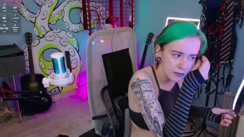 Snapshot of cumpotikeve chatting on May 2026 03:45:01 AM CUMpotikEve online show from May 2026 03:45:01 AM
