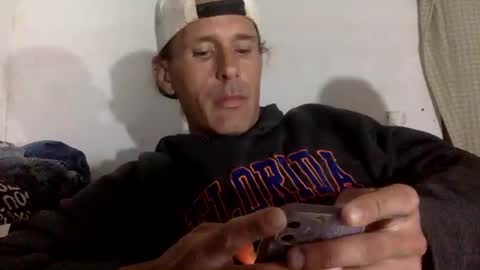 Snapshot of cumslutboi27 chatting on March 2025 06:00:02 AM cumslutboi27 online show from March 2025 06:00:02 AM