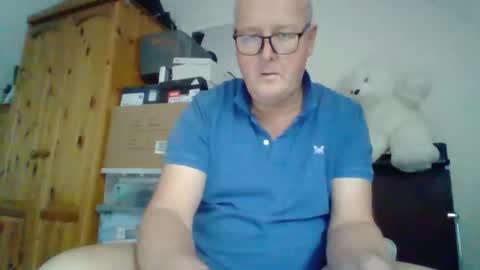 curiousax77 online show from November 2025 01:00:02 PM