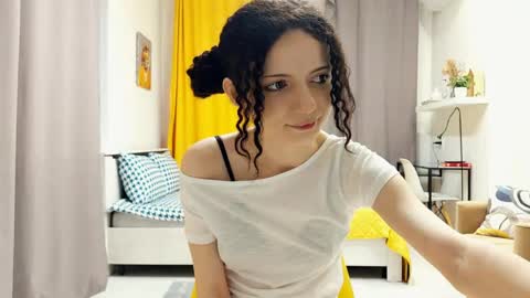 Kira online show from May 2026 12:40:01 AM
