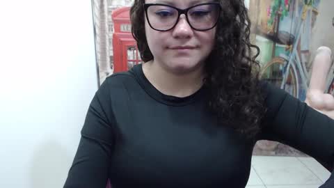 Vannesa online show from November 2025 06:30:01 PM