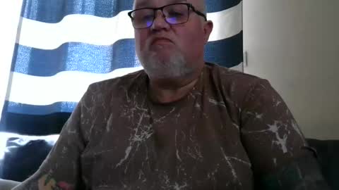Snapshot of curtus14 chatting on April 2026 07:02:01 AM curtus14 online show from April 2026 07:02:01 AM