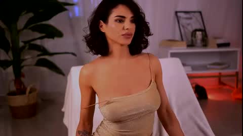 curvedlizzie online show from June 2026 10:37:01 PM