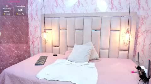 Alyanna  online show from September 2025 11:43:01 AM