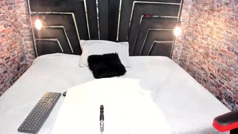 Alyanna  online show from November 2025 12:07:02 PM