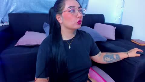 A online show from November 2025 02:45:02 AM