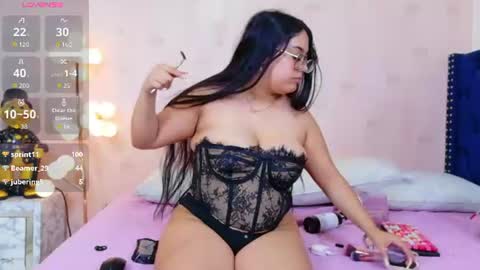 Snapshot of curvybuffgirl chatting on July 2026 07:52:01 PM Michel online show from July 2026 07:52:01 PM
