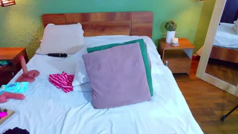 Danna online show from April 2026 06:12:02 PM