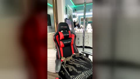 curvyfunlover online show from March 2026 01:27:01 PM