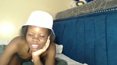 Snapshot of curvyjoan chatting on February 2026 09:38:01 AM curvyjoan online show from February 2026 09:38:01 AM